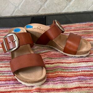 Elegant Brown Leather Sandals with Buckle